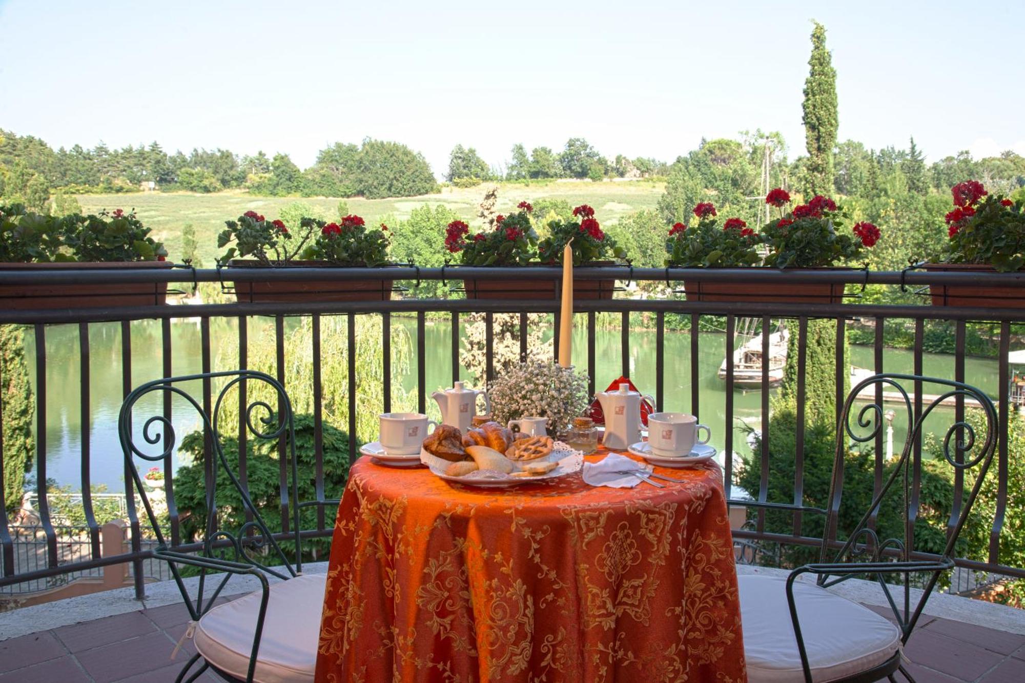 Hotel Villa Leri Monte Colombo Exterior photo